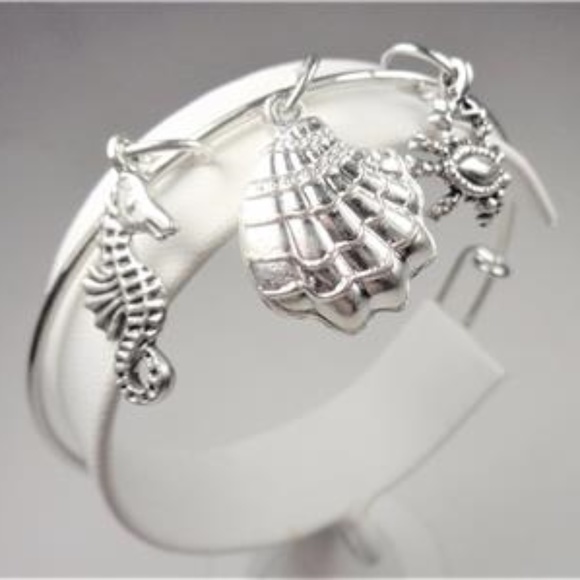 Jewelry - NAUTICAL CRAB SEA HORSE BEACH SHELL CHARM BRACELET